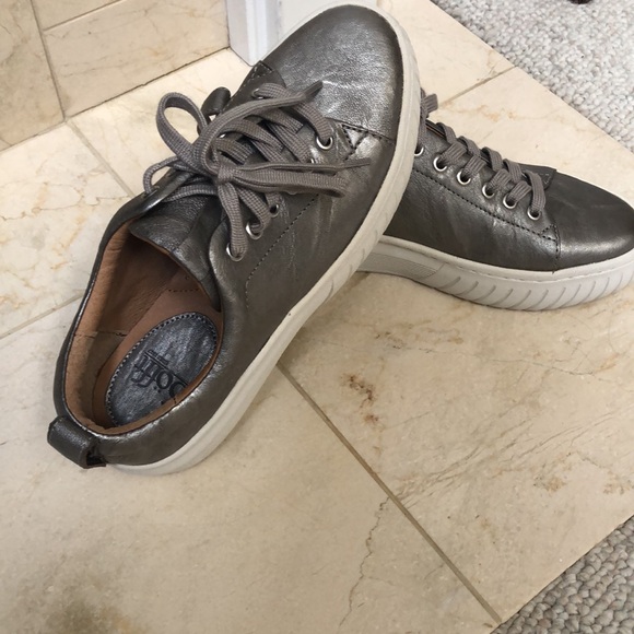 Beautiful Sofft “Pacey” sneaker in steel! Size 8.5! - Picture 9 of 10